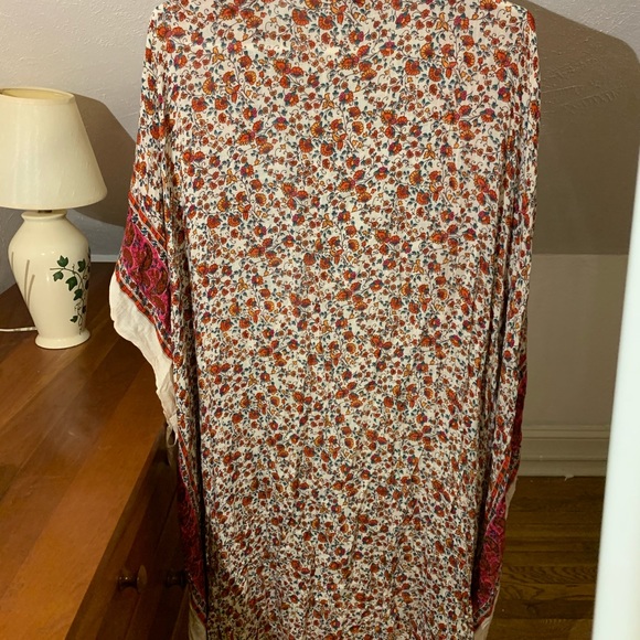 Floral shawl - Picture 3 of 4